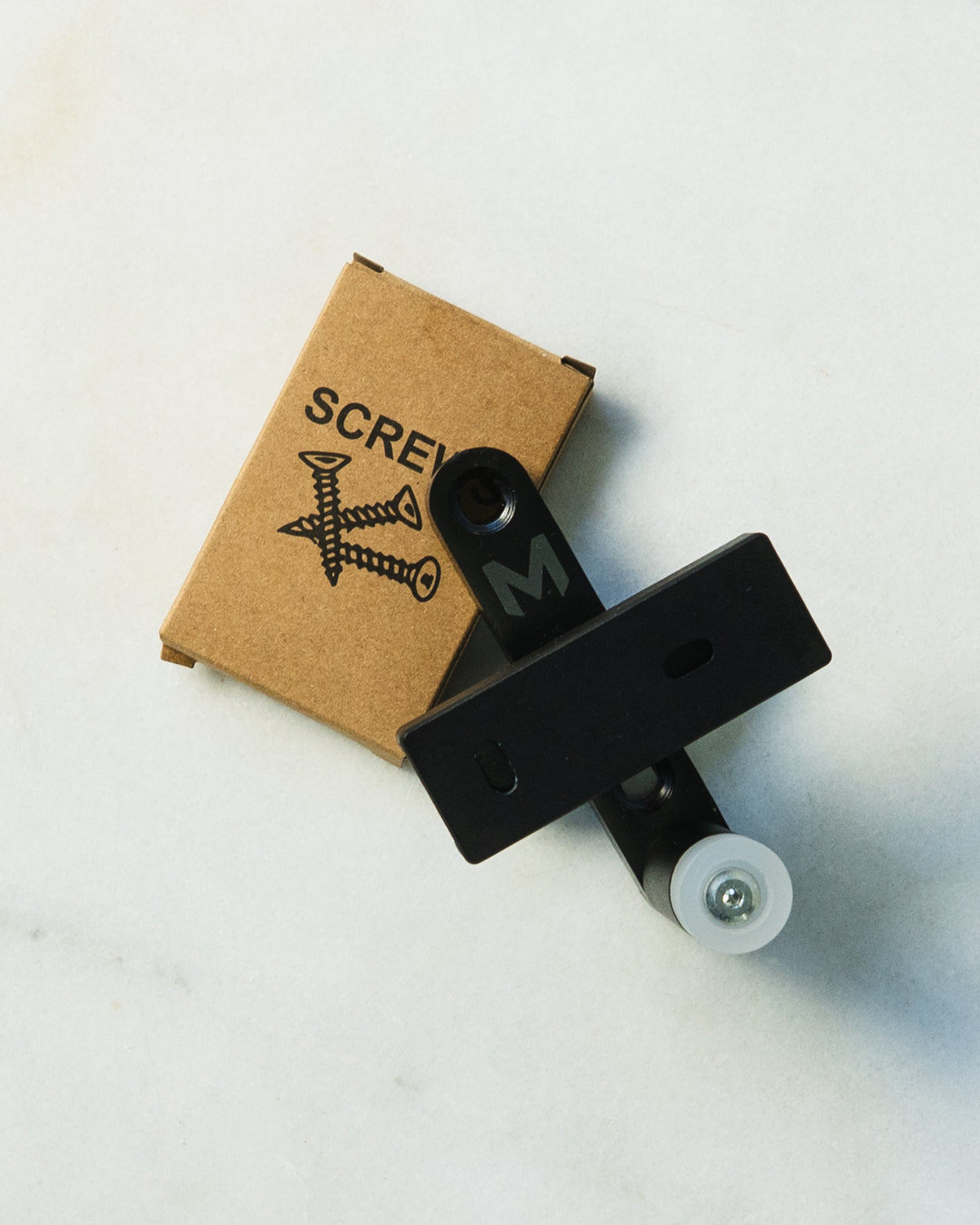 SNOWBOARD WALL MOUNT