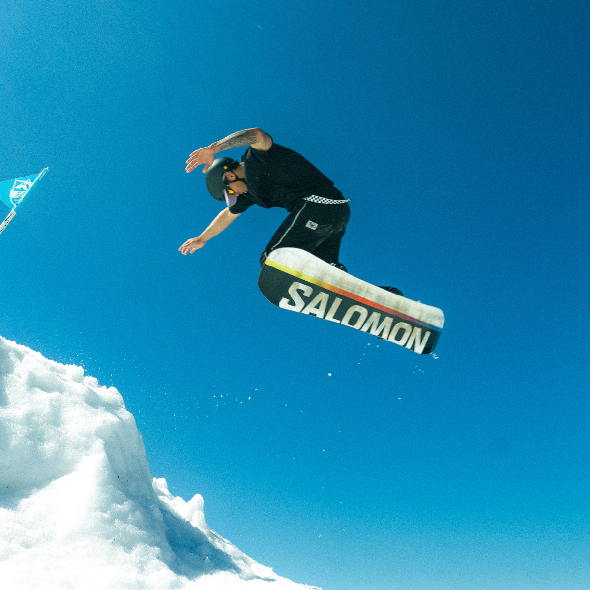 SNOWBOARD WALL MOUNT